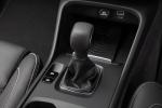Volvo XC40 T3 Momentum 2018 года (UK)